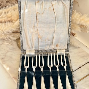 Set of Six Vintage Silver Plated Dessert Forks in Original Box – Art Deco Style