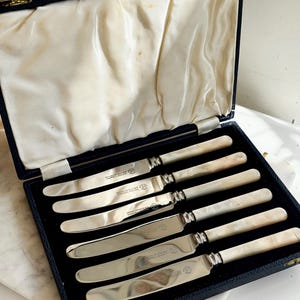 Vintage Sheffield Butter Knives – Set of 6 with Mother of Pearl Handles, Boxed