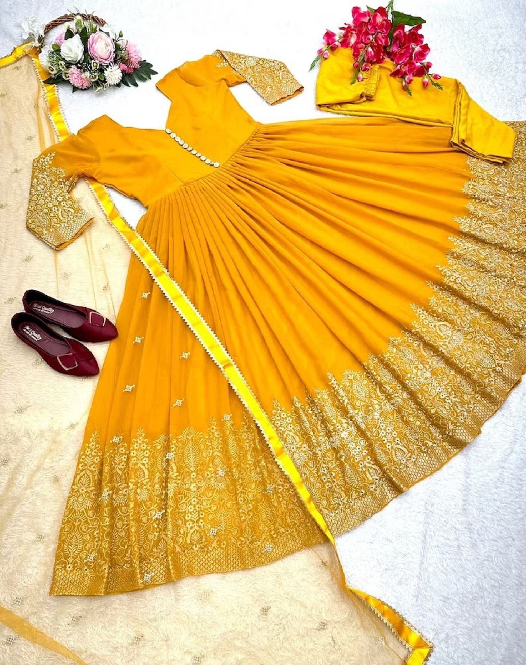 Kiara Advani looks radiant as she flaunts her post-wedding glow in this  yellow co-ord set – See photos | Hindi Movie News - Times of India
