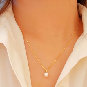 Freshwater Gold Pearl Bridesmaid Necklace | Minimal Gold Sparkling Pearl Necklace | Tiny Gold Pearl Necklace