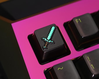 Tecla mecânica personalizada em liga de zinco-alumínio com arte pixelada em formato de espada de diamante, item colecionável exclusivo para presente, feita à mão e personalizada.