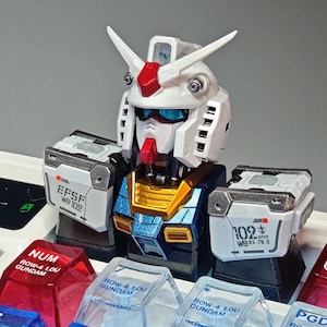 Conjunto de 3 teclas personalizadas para robôs mecânicos RX-78 Gundam RX-8 Classic Mech. Feito à mão, exclusivo, colecionável e presente perfeito.