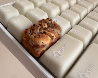 Teclas personalizadas de pan tostado con chocolate, de alta calidad, coleccionables, hechas a mano, con animación única, de juguete de comida de 1,5 y 2,0 pulgadas.