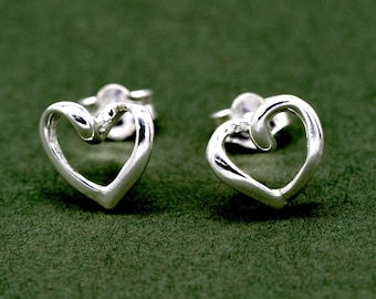 アクセサリー Vintage Silver 925 Heart design earrings 925 Sterling Silver Heart Studs, Heart Earrings, Dainty Heart