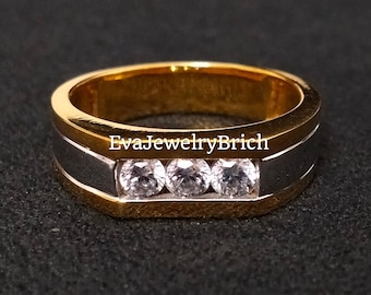 Round Cut Simulated Diamond 18K Two Tone Gold Plated Men&#39;s Wedding Band 3-Stone Diamond Engagement Ring, Timeless Anniversary Promise Ring