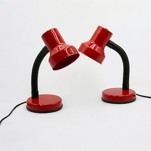 Pair of Vintage Desk / Bedside Lamps Brama Milano - Glossy red metal lampshade and flexible gooseneck stem - Made in Italy 1980s