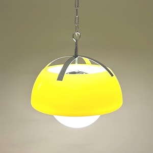 Space Age UFO 70s Design Lamp - Vico Magistretti Artemide &#39;Omega&#39; Style – Yellow Plastic Atomic Era Pendant Light