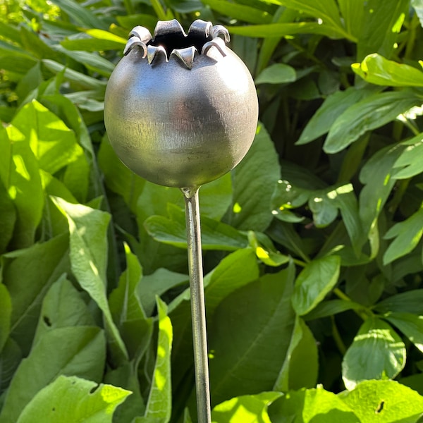 Open Poppy Seed Pod / Plant support / Garden Ornament /Rusty Garden Gift / Handmade