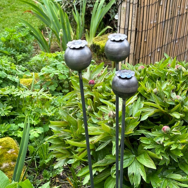 Closed Poppy Seed Pods Ornamental Plant Stake /Rusty Garden Ornament / Set of 3/Garden Art /Metal Flowers / Garden Gifts / Handmade