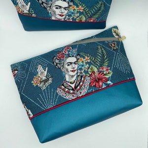 Kulturtasche | Schminktasche | Kosmetiktasche | Polyester Baumwolle Gobelin | Frida Kahlo | blau | Kunstleder Boden | Metall Reißverschluss