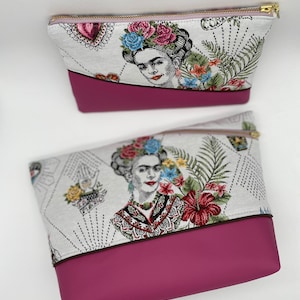 Kulturtasche | Schminktasche | Kosmetiktasche Polyester Baumwolle Gobelin Frida Kahlo Portrait in grauweiss mit Kunstleder Boden und Metall