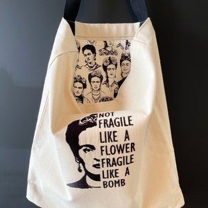 Frida Kahlo | fragile like a bomb | Bestickte Tragetasche | Baumwolle Canvas | 300g/m2 | Gurtband | Ecru Beige | Innenfach | Schlüsselband