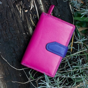 Cartera de cuero para mujer Nevaeh Heavenly Accessories - Cartera plegable de cuero color baya para mujer con bloqueo RFID, regalo para ella, regalo para mamá