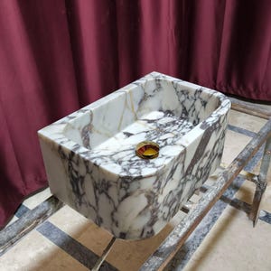 Calacatta Viola Marmor Waschbecken: Kleines Waschbecken im Landhaus Stil