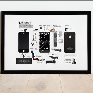 Puede incluir: Un póster en blanco y negro que muestra las partes desmontadas de un iPhone 4. El póster incluye un diagrama de los componentes del teléfono, así como una cita de Steve Jobs. "iPhone 4. El iPhone más delgado, ligero y potente hasta la fecha." - Steve Jobs