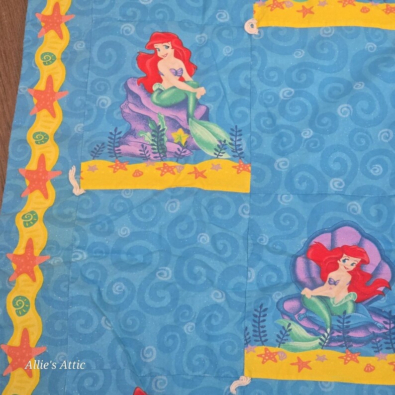Coperta/trapunta con la Sirenetta per cameretta da bambina, decorazione Disney 42x39 immagine 2