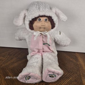 Cabbage Patch Kids pop lammetje konijntje kostuum pak outfit meisje met bruin haar