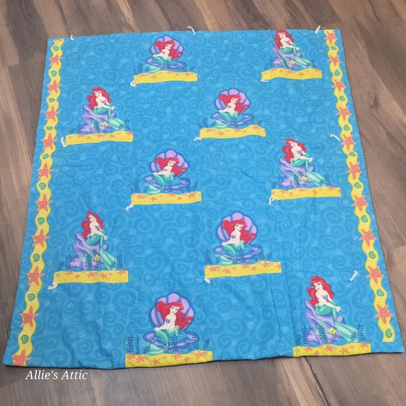 Coperta/trapunta con la Sirenetta per cameretta da bambina, decorazione Disney 42x39 immagine 1