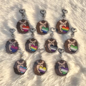 Porte-clés époxy scintillant Pride Hedgehog