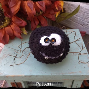 Crochet Spider Pattern: Primitive Halloween Ornament (Digital PDF)