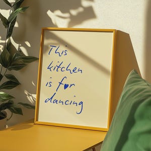 Esta cocina es para bailar, decoración minimalista divertida con forma de corazón, regalo para amantes de la comida, póster con tipografía de corazón para arte de pared de cocina de moda, azul, SIN MARCO