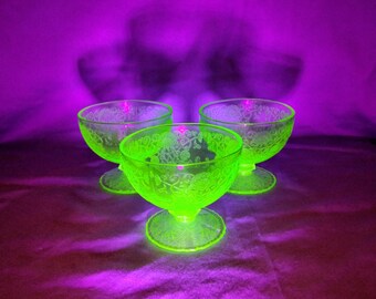 Vintage Mid Century Uranium Glass Sherbert Dishes