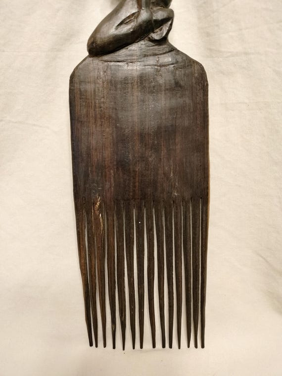 Vintage Carved Wooden Comb - image 4
