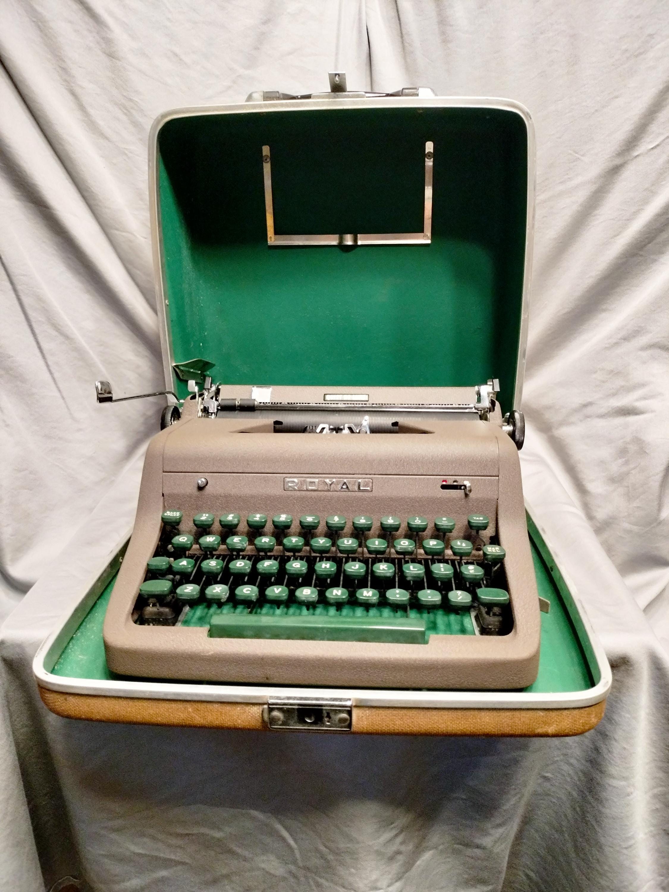 Vintage Royal Typewriter - Etsy