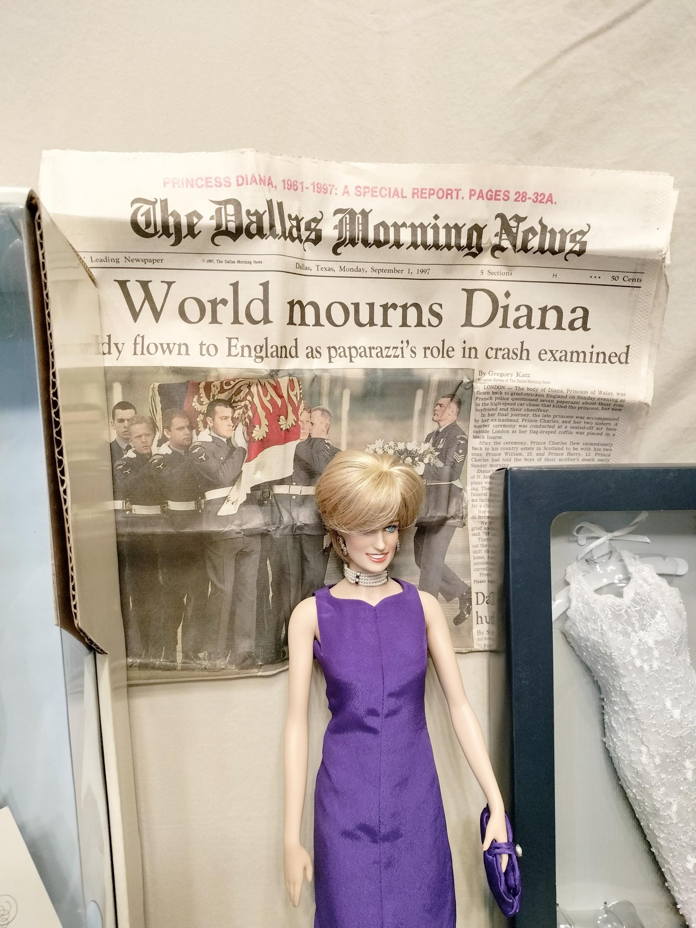 アンティーク　ダイアナ王妃 プリンセスになる前のダイアナ元妃、その人生を貴重なフォト