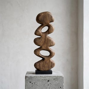 Scultura moderna in legno fatta a mano: forma organica astratta, arredamento boho minimalista
