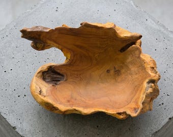 Hand Carved Teak Root Bowl – Live Edge Organic Wood Centerpiece (25x17x11 cm)