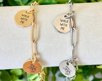 Pulsera con dije "Camina conmigo" / Tema Juventud SUD 2026 - Joyería cristiana personalizada, regalo para mujeres jóvenes, cumpleaños, Navidad, campamento, Moisés 6:34