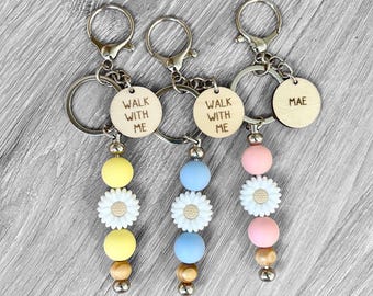 Llavero personalizado con cuentas "Camina conmigo" - Tema de la Juventud SUD 2026 / Mujeres Jóvenes, Regalo de cumpleaños, Navidad, Moisés 6:34, Cristo, Grabado