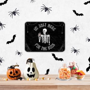 Signo de bienvenida para Halloween I Perfecto para decoraciones de Halloween l Temporada espeluznante l Decoración del hogar I Regalo para cualquier ocasión I Colgante de pared y puerta