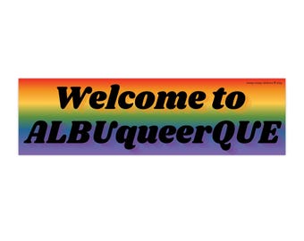 Välkommen till AlbuQUEERque stötfångardekal vinyl bildekal HBTQ Pride Albuquerque ABQ New Mexico rolig meme humor fordon laptop vattenflaska