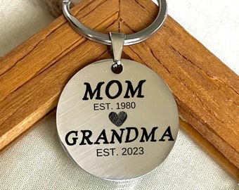 Mom Grandma Keychain - Heartwarming New Grandma Gift - Customizable Keepsake