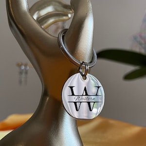 Llavero de monograma inicial personalizado, llavero de letra hecho a mano personalizado, regalo personalizado del Día de las Madres