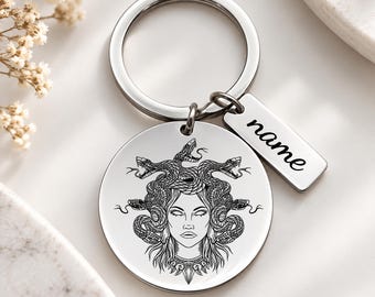 Medusa Head Keychain - Gorgon Mythology Symbol - Stylish Mythical Accessory