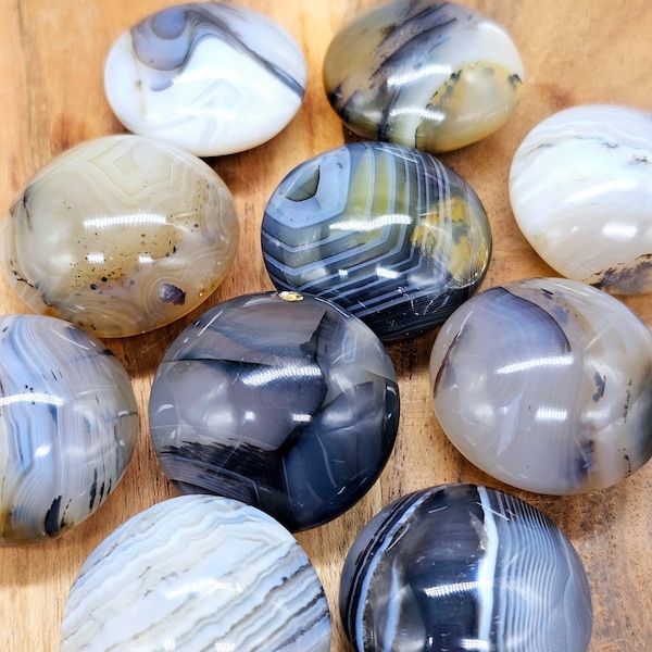 Botswana Agate / 1.2" / Black Banded Agate / Chakra / Rocks and Minerals / st09