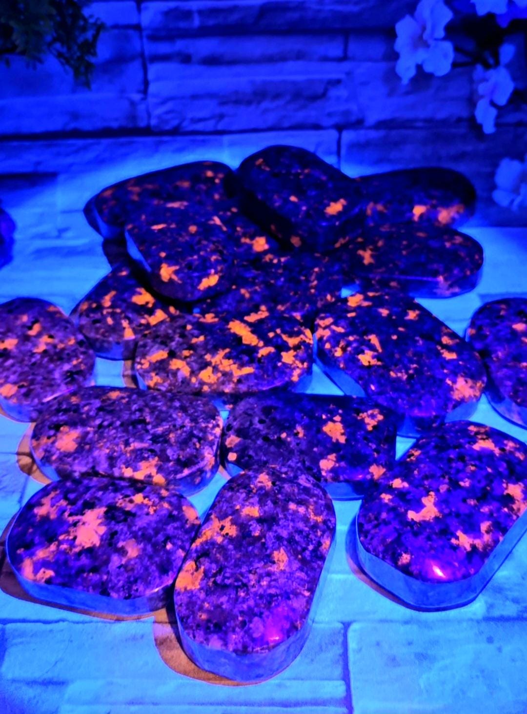 Yooperlite Rocks Pattern Big and Chuncky Yooperlite Palm Stone / 2.5