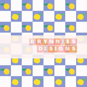 Könnte beinhalten: Ein sich wiederholendes Muster aus gelben Zitronen mit grünen Blättern auf einem weißen und hellblauen karierten Hintergrund. Der Text "BRYNNIES DESIGNS" befindet sich in der Mitte des Bildes.
