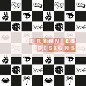 Könnte beinhalten: Schwarz-weißes Schachbrettmuster mit verschiedenen Bildern, darunter Palmen, Krabben, Haie, Peace-Zeichen und Text, der "Hang Ten", "Salty", "Good Vibes" und "Cool" sagt.