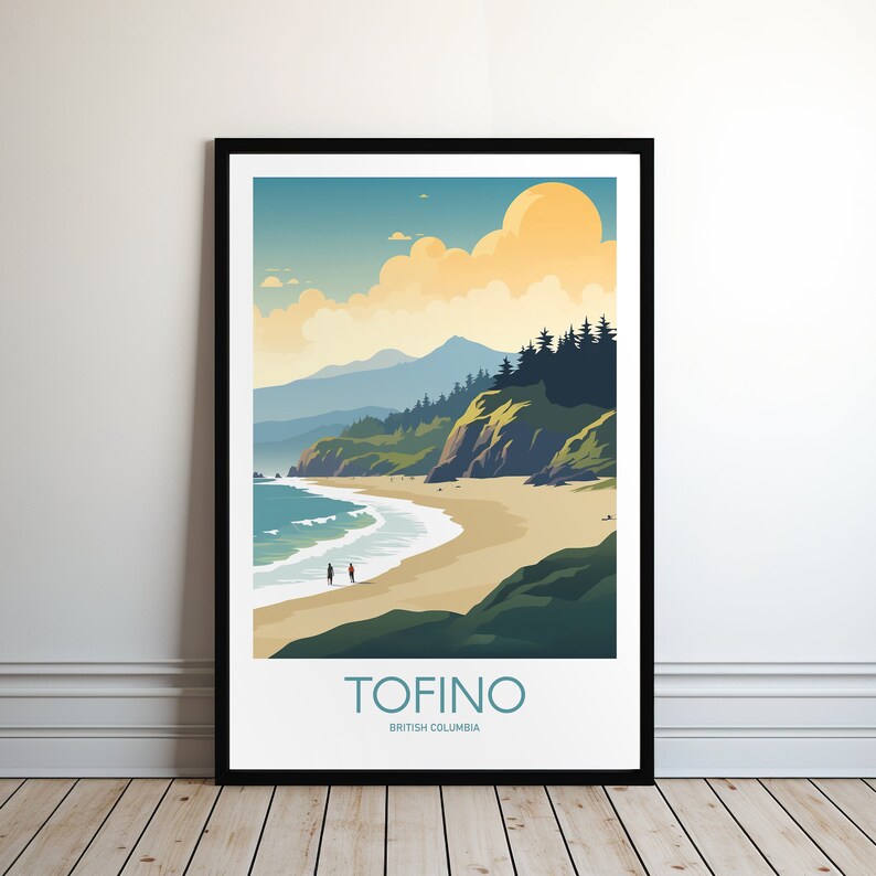Op de afbeelding: Een ingelijste kunstprint met een kustlandschap met strand, zee en bergen onder een zonnige hemel. De print bevat het woord "TOFINO" en "BRITISH COLUMBIA" in een turquoise lettertype.