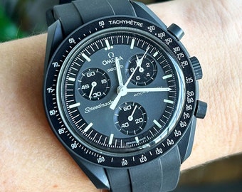 MoonSwatch noir avec bracelet en caoutchouc à boucle noire | Silicone de qualité supérieure | Bracelet Omega X Swatch | Outil d'installation gratuit