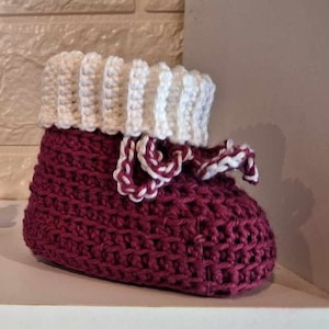 Baby shoes crocheted for newborns up to 6 months