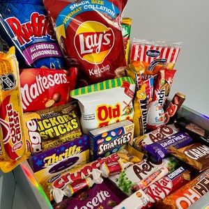 ULTIMATE All Canadian Snack Geschenkbox XL Alle kanadischen Favoriten Chips, Schokolade, Süßigkeiten & Kaugummis von Oh Canada Candy Bild 3