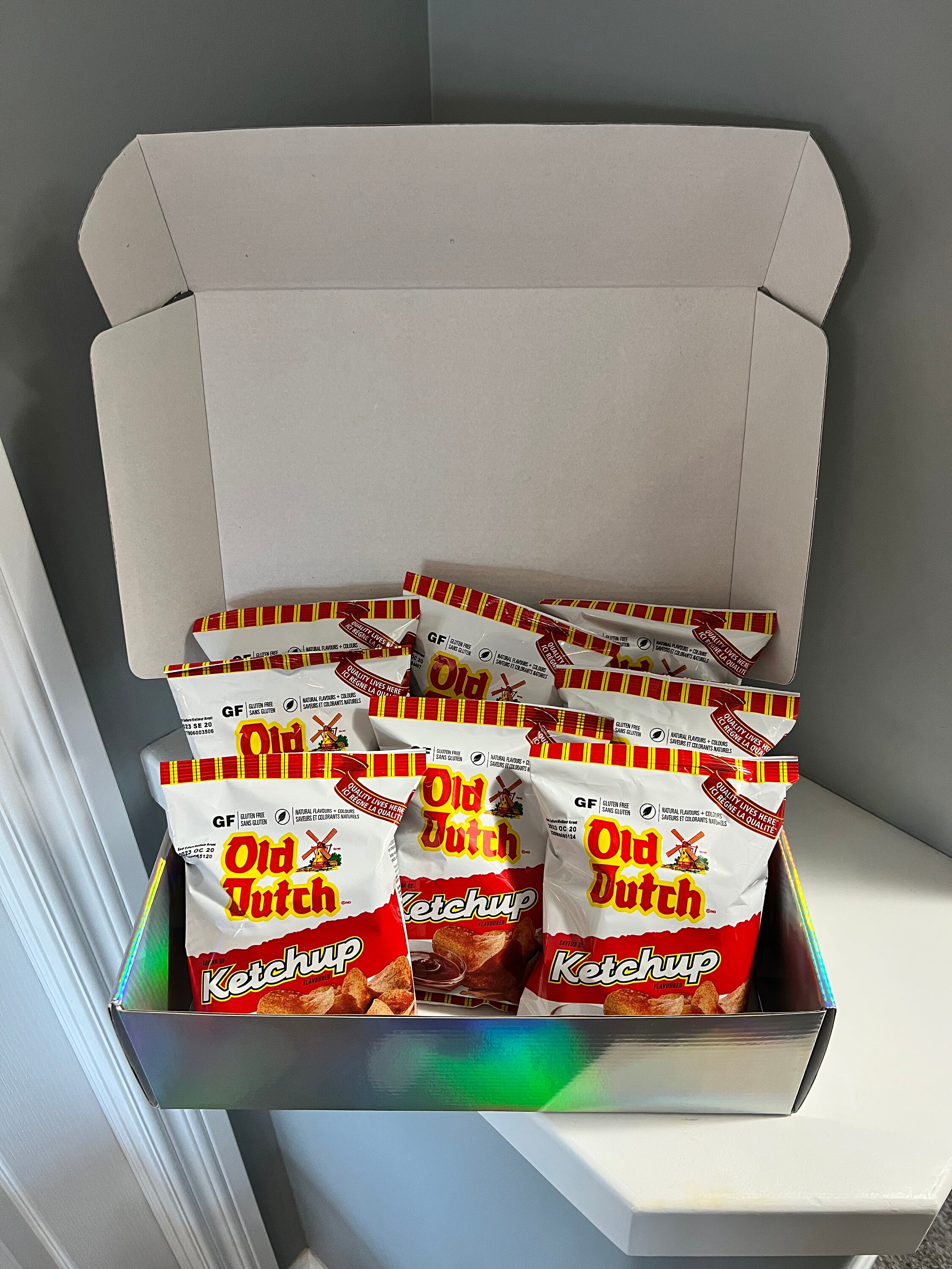 Old Dutch Ketchup Chips Gift Box Canadian Chips 8PACK by Oh Canada
