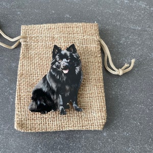 Hölzerne Lap Hound Hundebrosche.