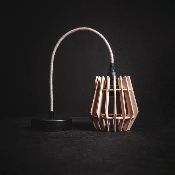 Diamond lamp, habat-jour en bois, au design minimaliste