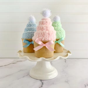 Baby Shower Party Favors: Cupcake Socks Giveaway Game, Game Prize Gift, Gender Neutral Party Favors, Baby Shower Ideas, Game Winner Gifts
